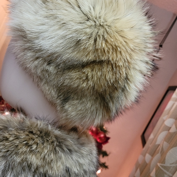 VINTAGE GENUINE FUR COAT & HAT - Picture 11 of 12